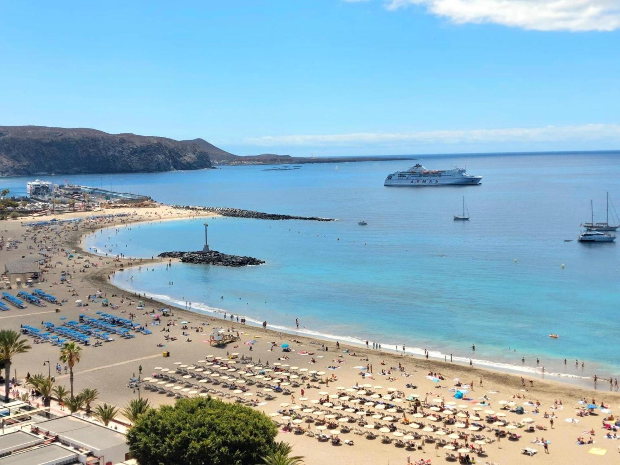 Few Steps From The Beach Hostel In Los Cristianos 阿罗纳 外观 照片