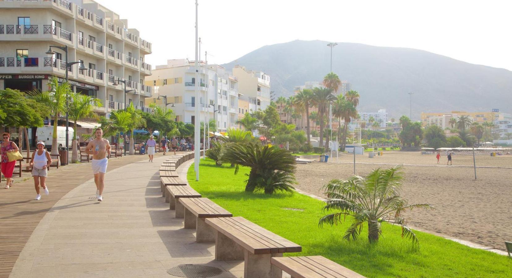 Few Steps From The Beach Hostel In Los Cristianos 阿罗纳 外观 照片